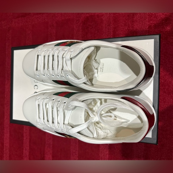 Gucci Shoes Mens Gucci Ace Embroidered Sneakers With Bumblebee And The Red Green Prints Us8